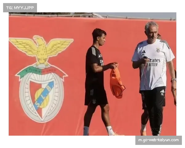 本菲卡晋级背后危机浮现 穆帅罕见低头应对挑战 本菲卡晋级背后危机浮现 穆帅罕见低头应对挑战